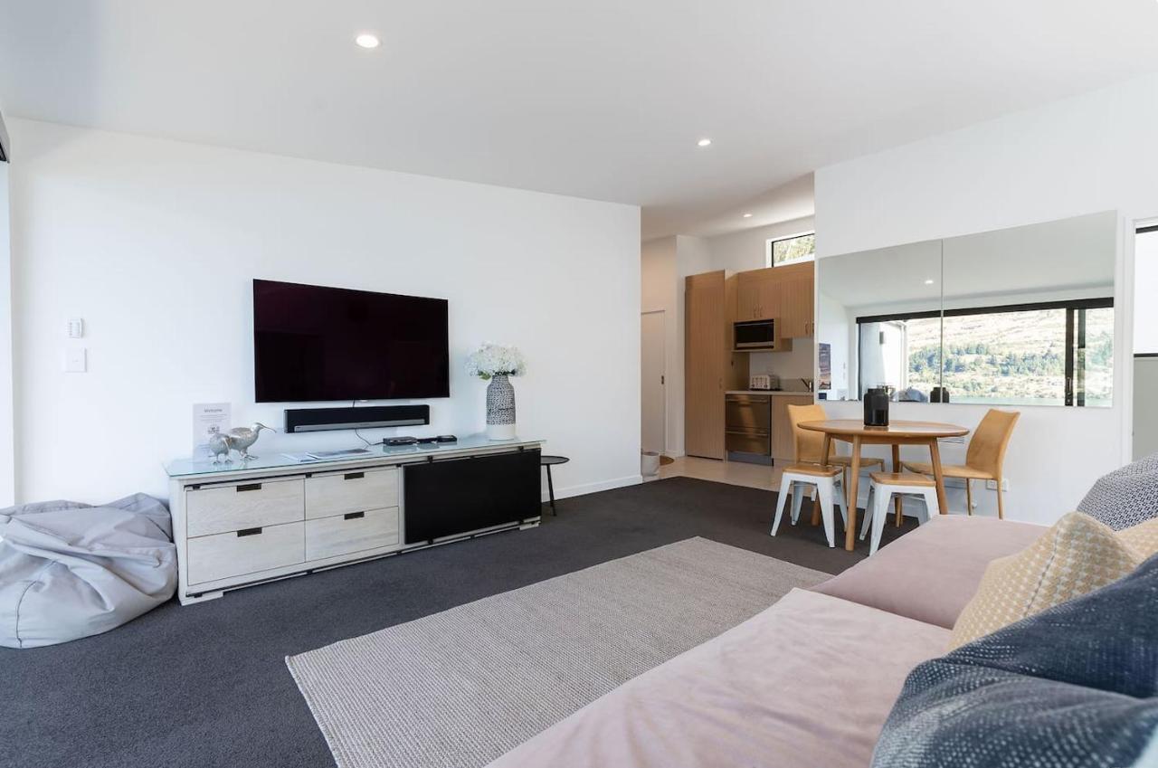 'LakeLife' Lake Front Apartment Queenstown Buitenkant foto
